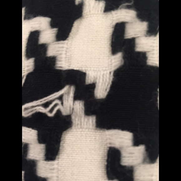 Houndstooth scarf - Picture 2 of 3